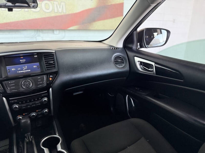 2020 Nissan Pathfinder S