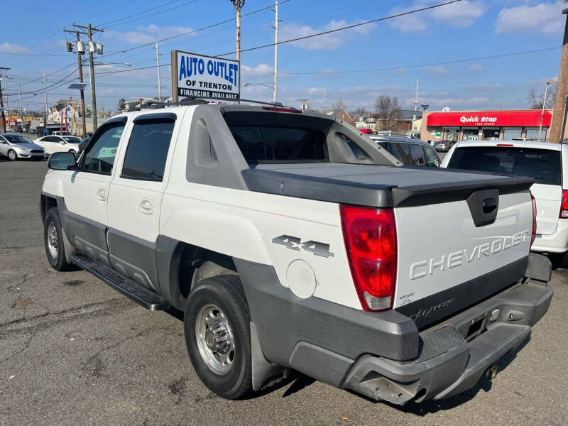 2004 Chevrolet Avalanche Base photo 3