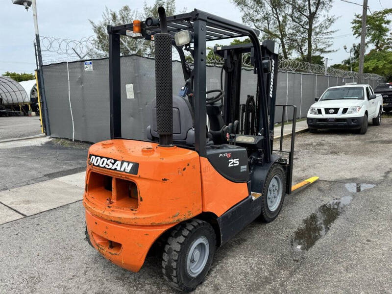 2007 Doosan D25s-5
