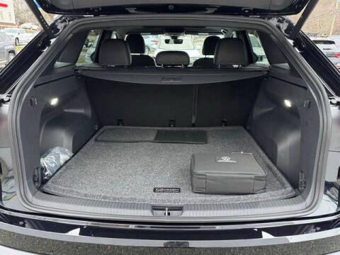 2026 Volkswagen Atlas Cross Sport SEL R-Line Black 4Motion