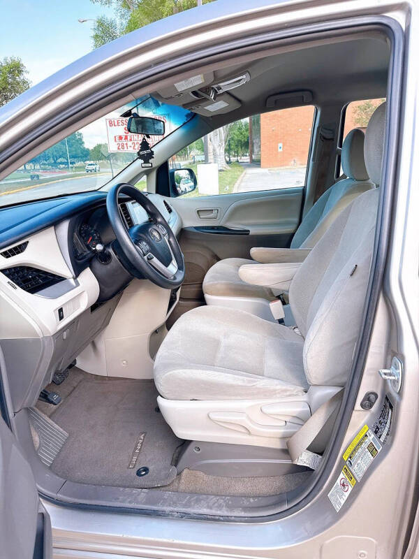 2017 Toyota Sienna L 7-Passenger