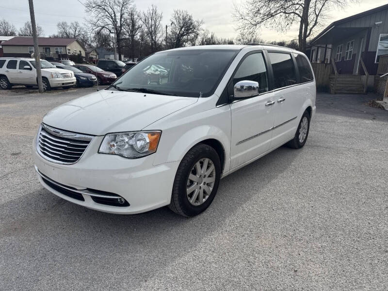 2012 Chrysler Town and Country Touring-L