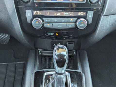 2018 Nissan Rogue SV