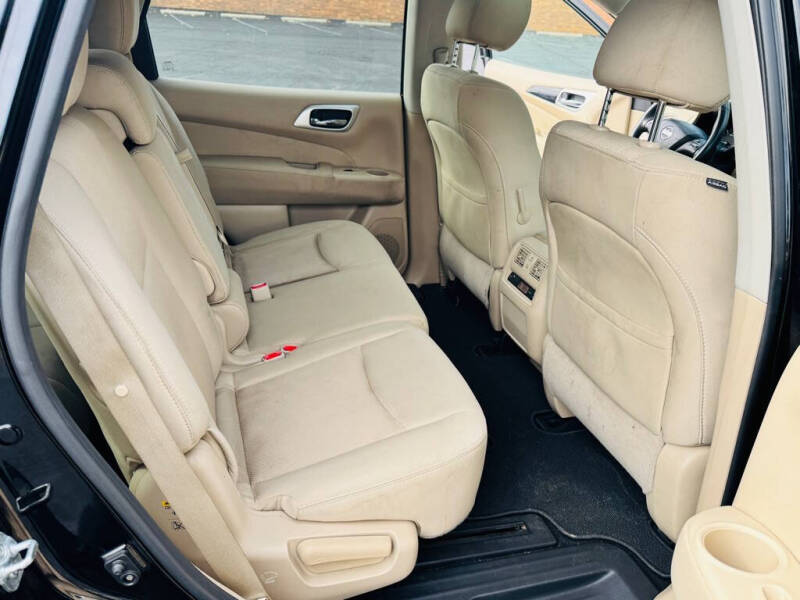 2017 Nissan Pathfinder SV