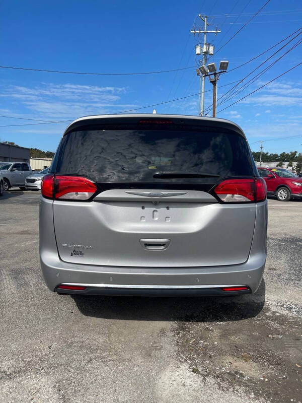 2017 Chrysler Pacifica Touring-L