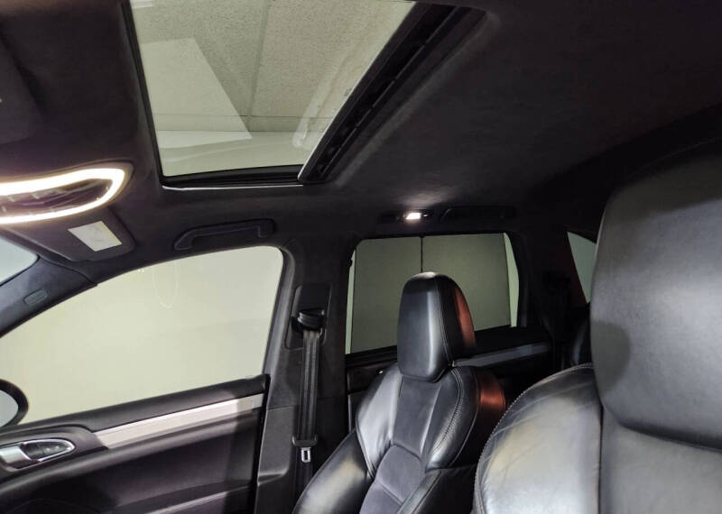 2013 Porsche Cayenne GTS