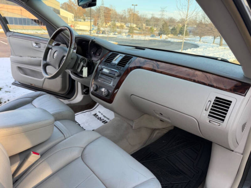 2009 Cadillac DTS Luxury 6-Passenger