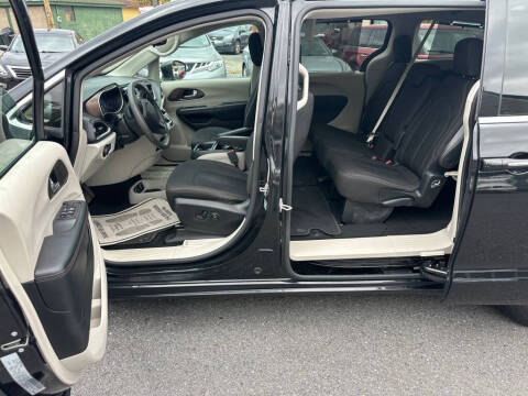 2017 Chrysler Pacifica Touring Plus