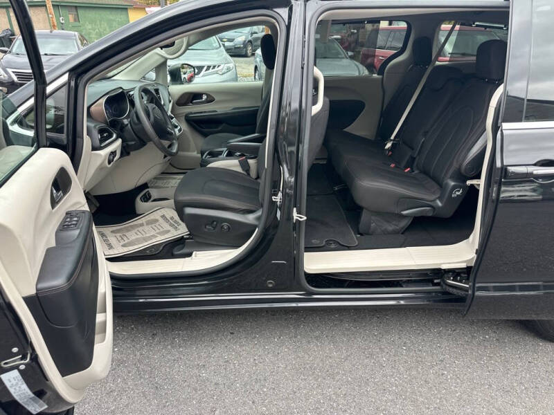 2017 Chrysler Pacifica Touring Plus