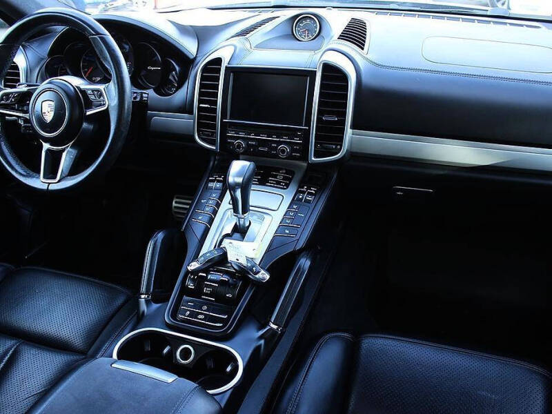 2016 Porsche Cayenne GTS