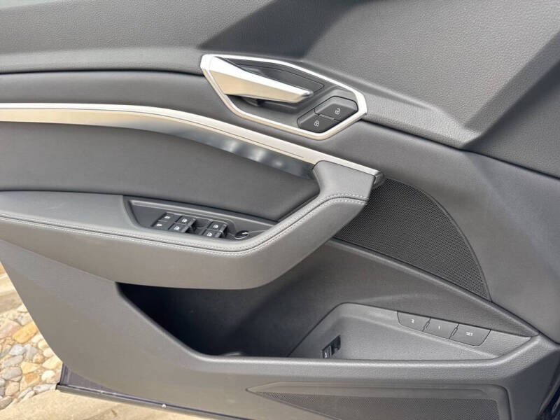 2021 Audi e-tron quattro Premium