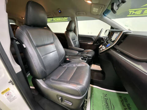 2017 Toyota Sienna SE Premium 8-Passenger