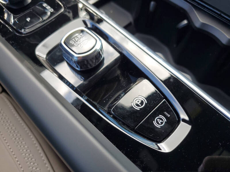 2026 Volvo XC60 T8 Plus