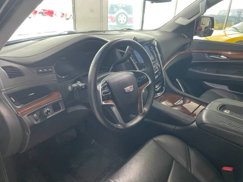 2017 Cadillac Escalade Luxury