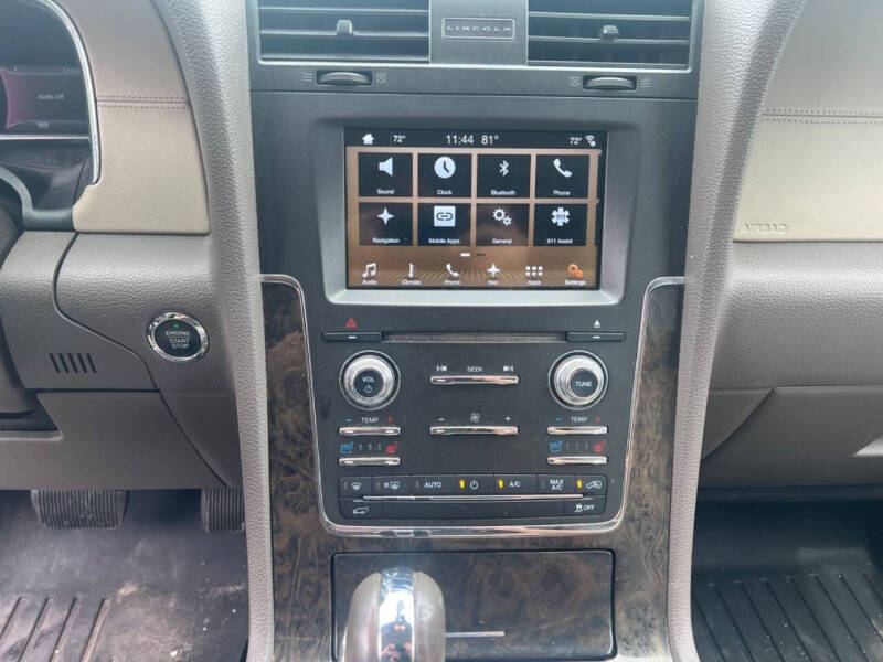 2017 Lincoln Navigator Select