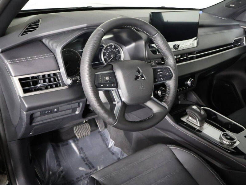 2026 Mitsubishi Outlander LE