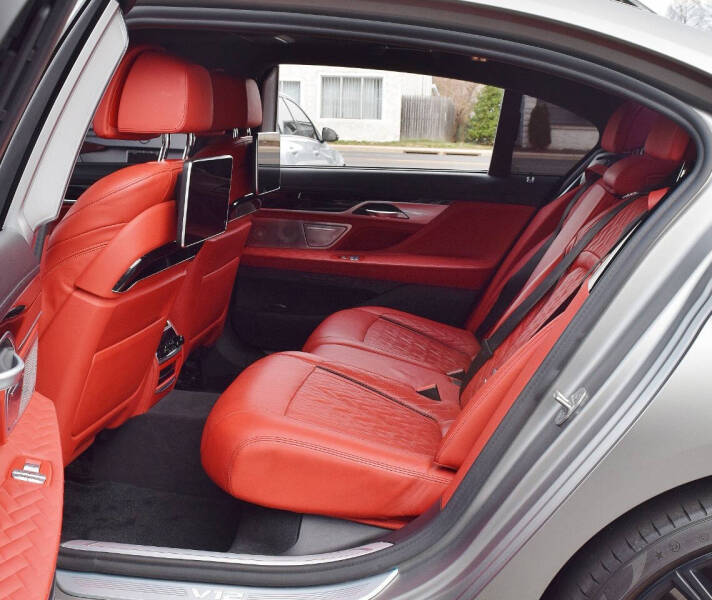 2022 BMW 7 Series M760i xDrive