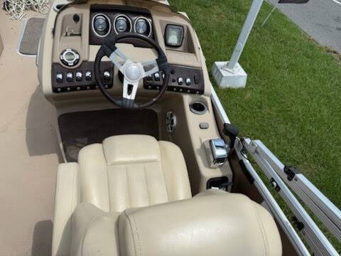 2011 Bennington 25753