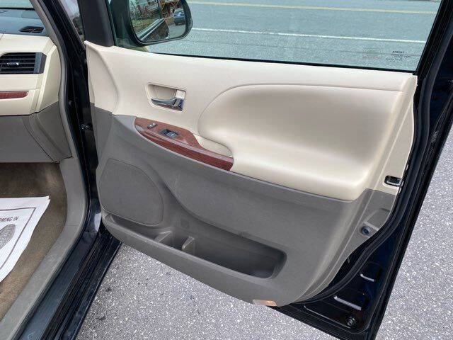 2014 Toyota Sienna XLE 7-Passenger