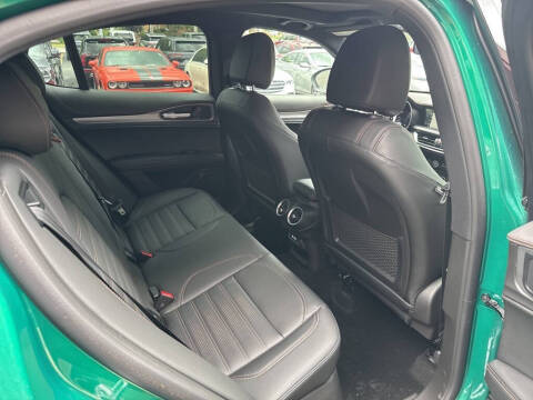 2025 Alfa Romeo Stelvio Intensa