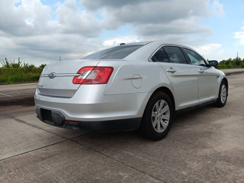 2011 Ford Taurus SE