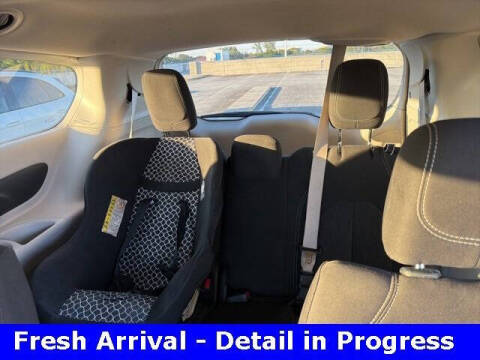 2022 Chrysler Voyager LX