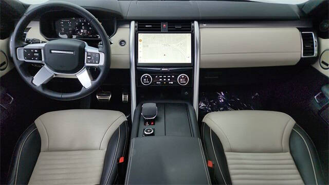 2024 Land Rover Discovery P300 Dynamic SE