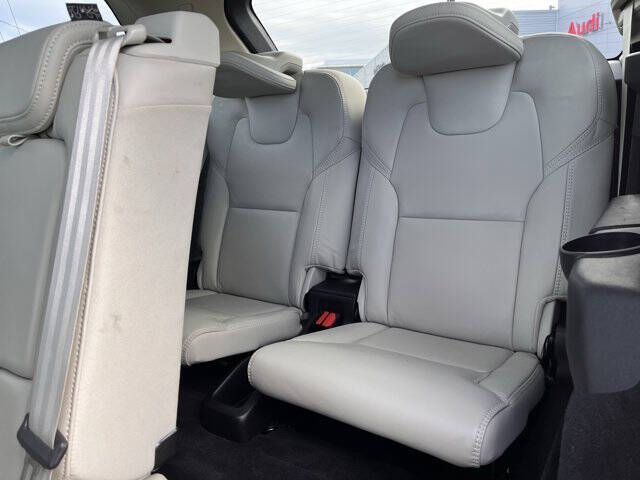 2023 Volvo XC90 Recharge T8 Ultimate Dark Theme