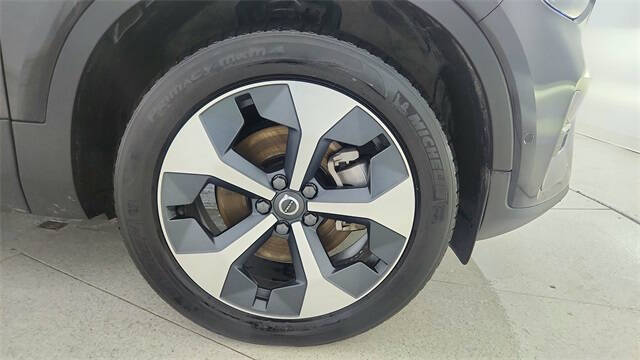 2024 Volvo XC40 B5 Plus Dark Theme