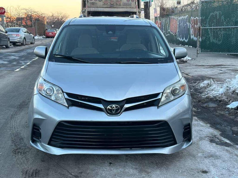 2020 Toyota Sienna LE 7-Passenger