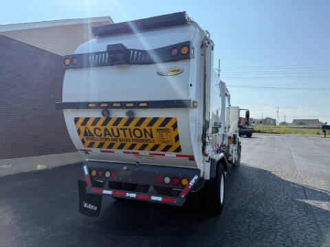2014 Freightliner 108 SD