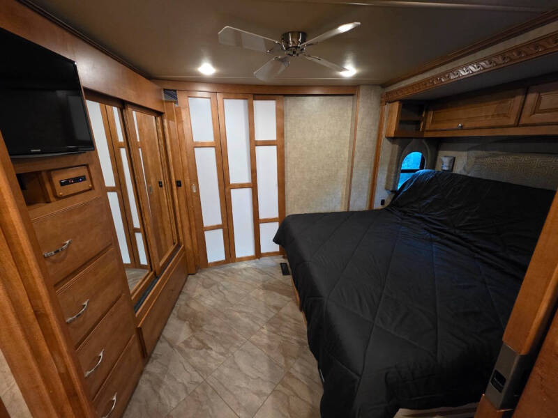 2017 Winnebago Adventurer 37