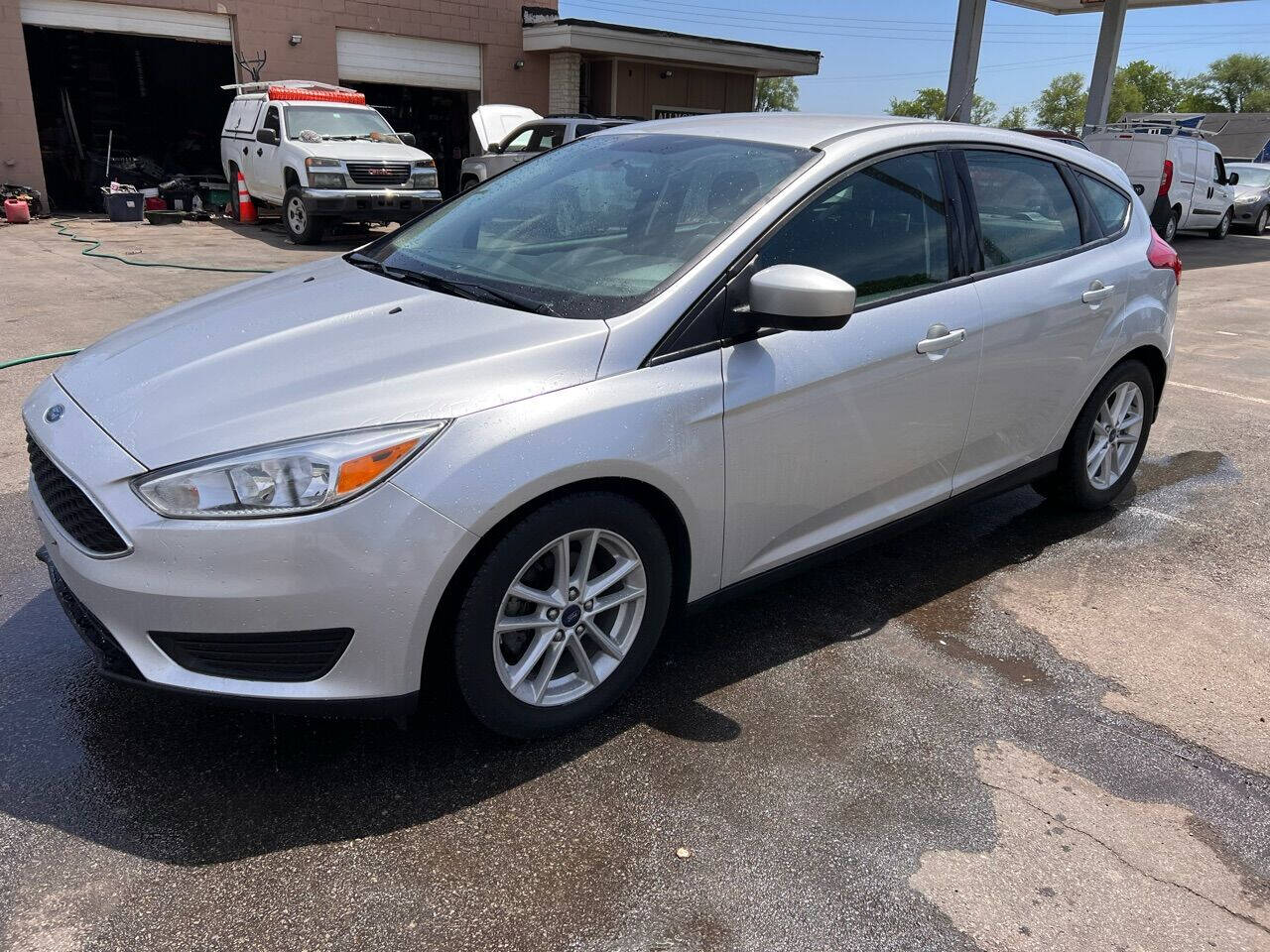 Silver 2018 Ford Focus SE SE 4dr Hatchback 1