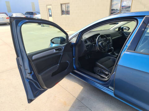 2017 Volkswagen Golf TSI S