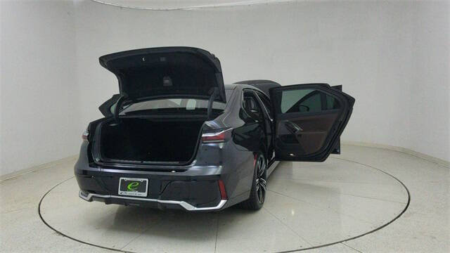 2024 BMW 7 Series 740i