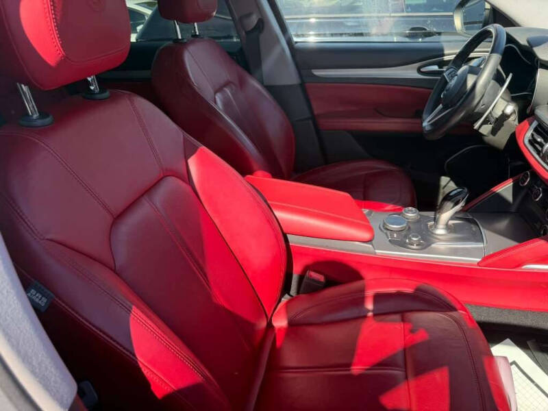 2019 Alfa Romeo Stelvio Sport