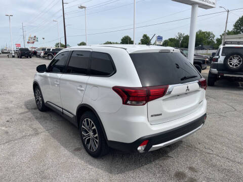 2016 Mitsubishi Outlander ES
