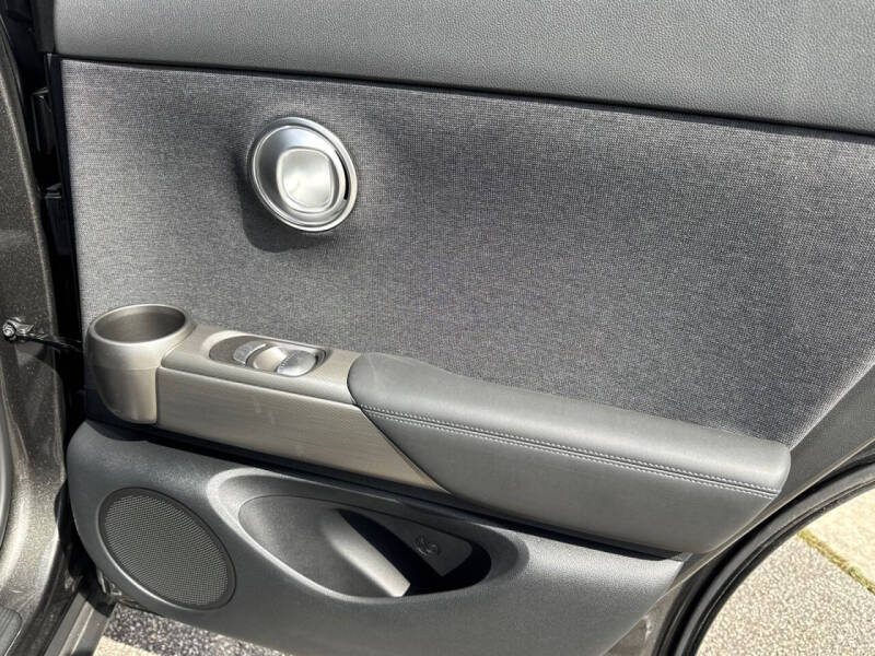 2025 Genesis GV60 Standard