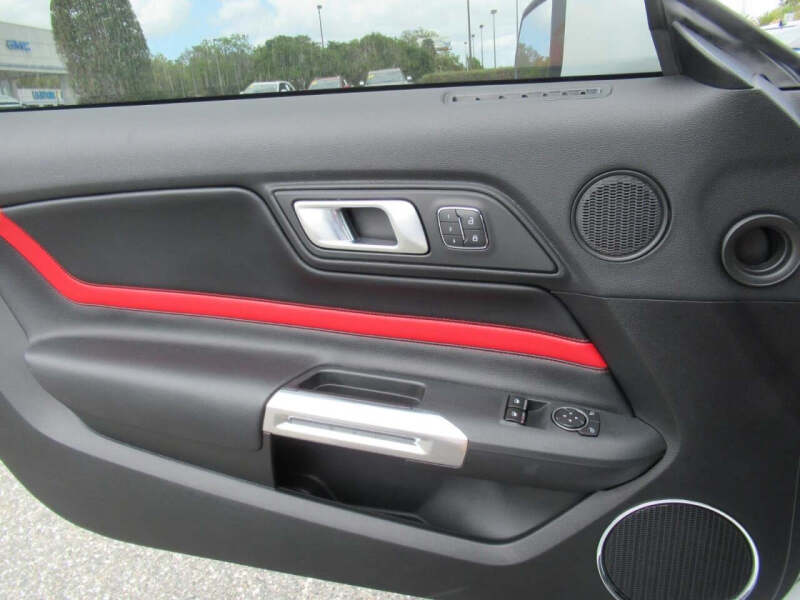 2022 Ford Mustang EcoBoost