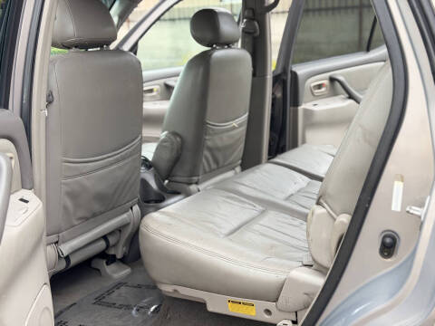 2002 Toyota Sequoia SR5