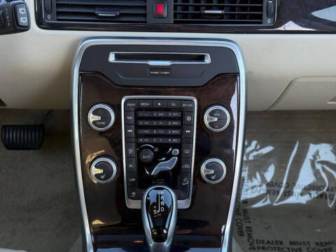 2016 Volvo XC70 T5 Platinum