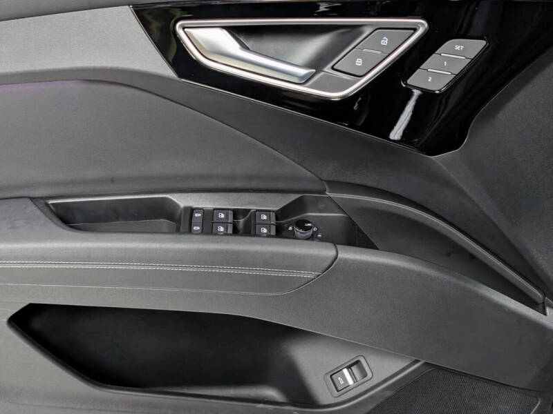 2024 Audi Q4 e-tron quattro Premium Plus 55