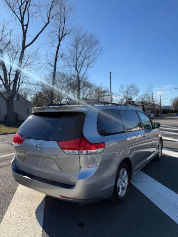 2014 Toyota Sienna LE 8-Passenger