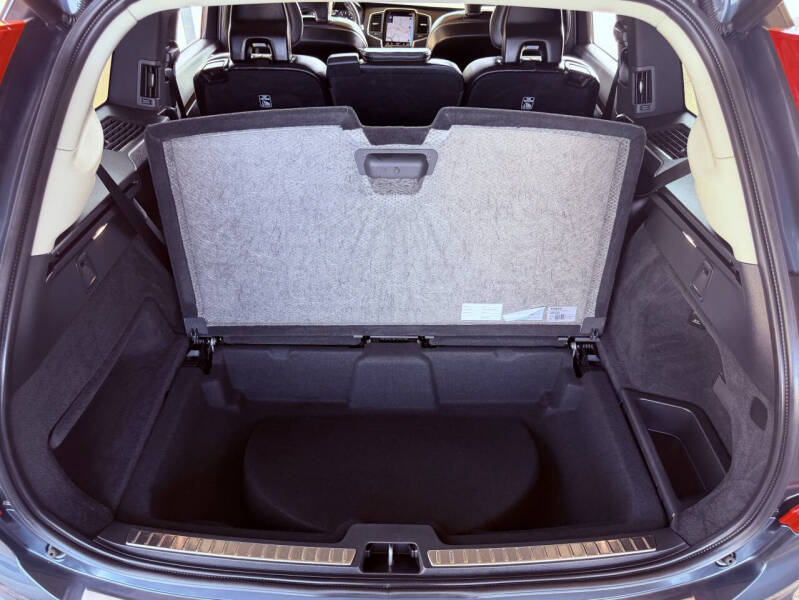 2019 Volvo XC90 T6 Momentum