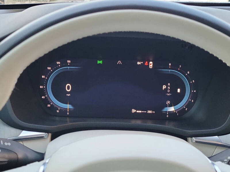 2023 Volvo XC60 B5 Plus Dark Theme