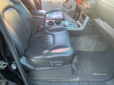 2011 Nissan Pathfinder LE
