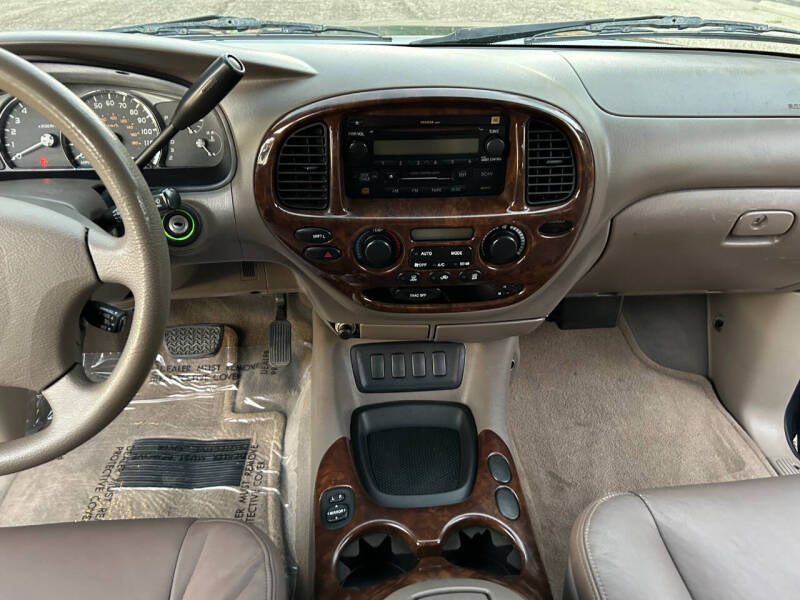 2005 Toyota Sequoia SR5