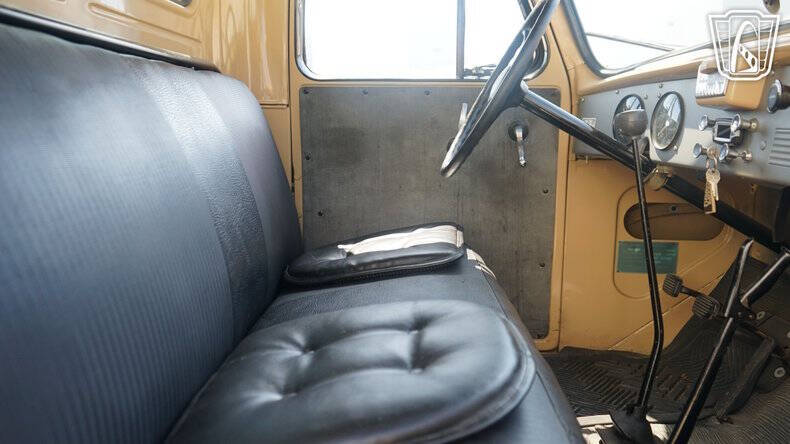 1951 International L 110