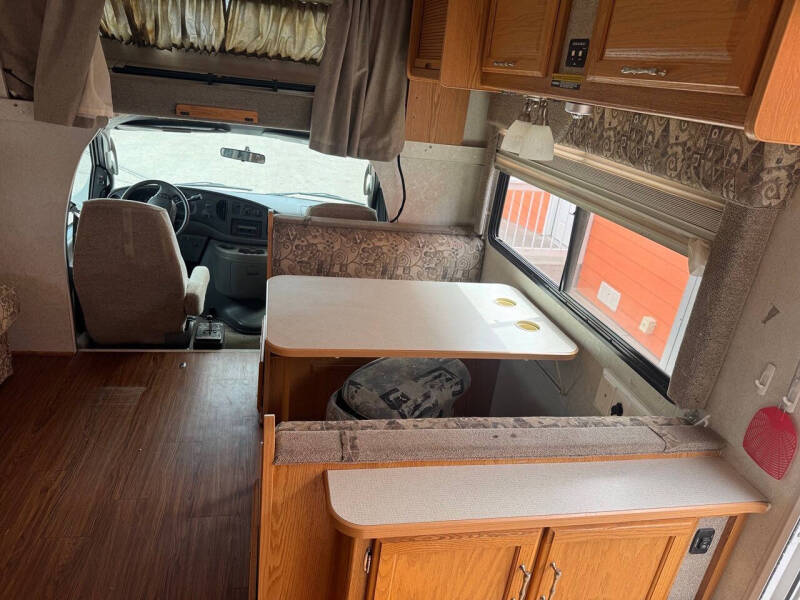 2006 Winnebago Outlook