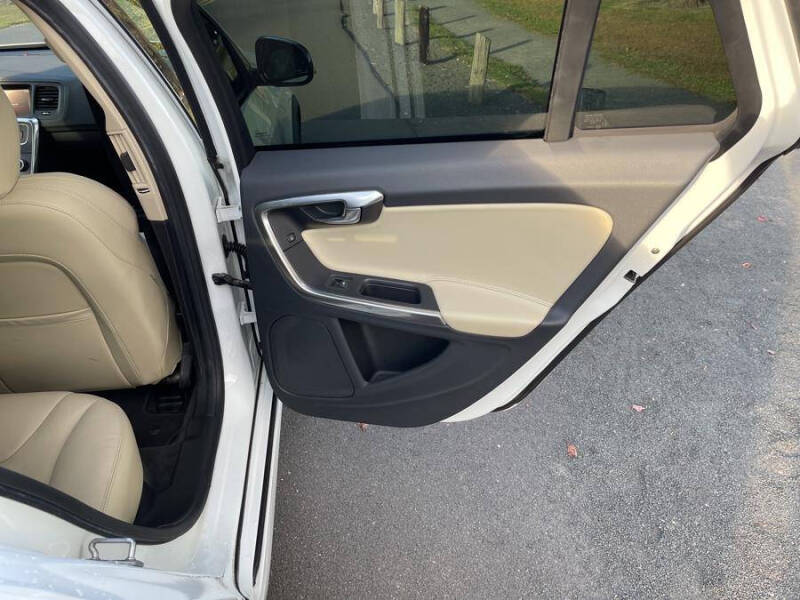 2015 Volvo V60 Cross Country T5